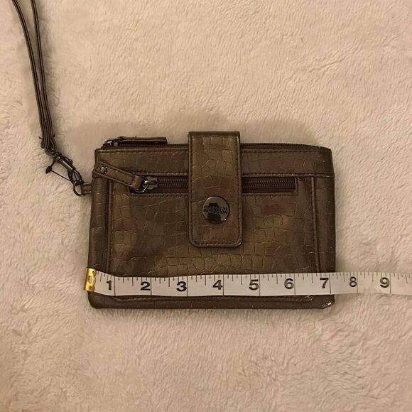 : : Kenneth Cole NEW Reaction Bronze Metallic Wristlet : : - Picture 4 of 10